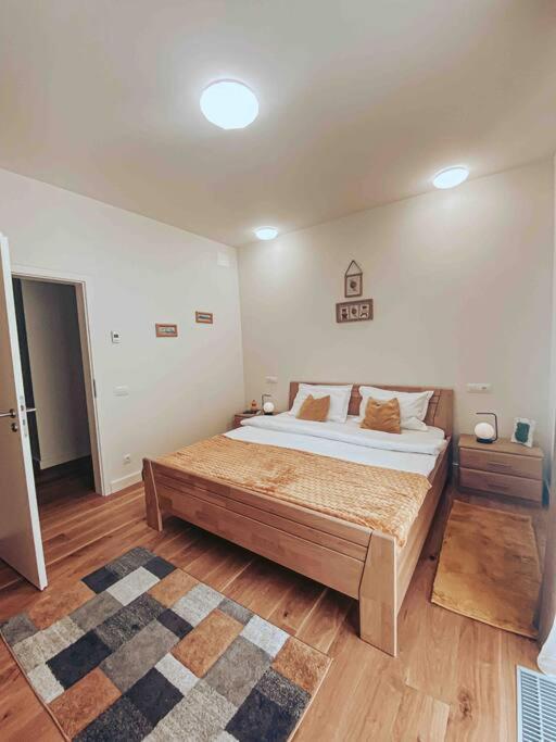 Appartement 8Ight à Braşov Extérieur photo